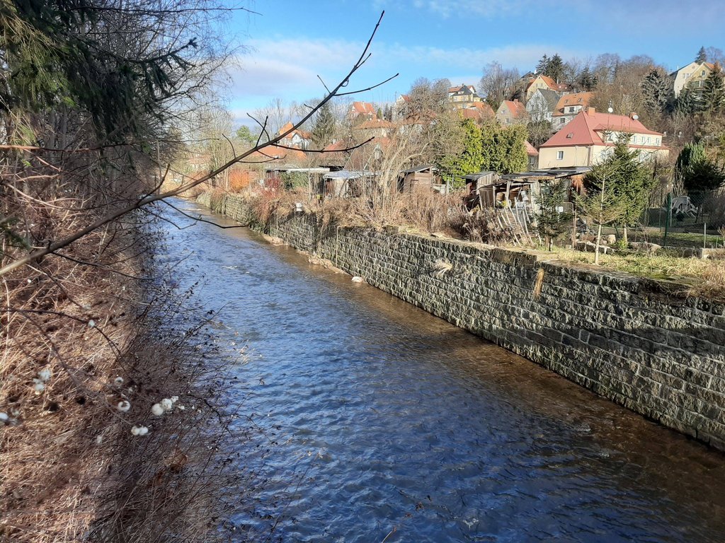 Parkoviště a protipovodňový park místo zahrádek